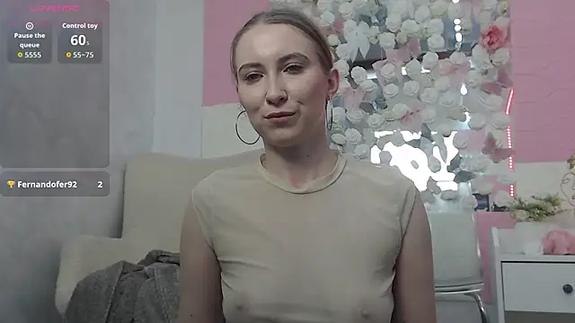 Snapshot of EmberLuna_ chatting on June 5, 6:18 am EmberLuna online show from June 5, 6:18 am