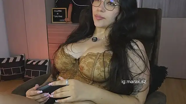 Mara HugeAss online show from March 31, 12:12 am