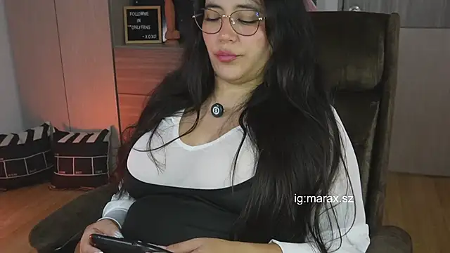 Mara HugeAss online show from April 4, 2:12 pm