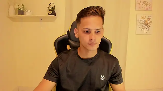 sexy andres01 online show from June 2, 10:10 pm