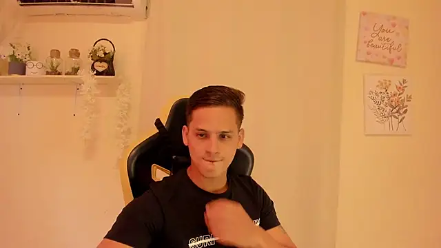 sexy andres01 online show from May 5, 10:02 pm