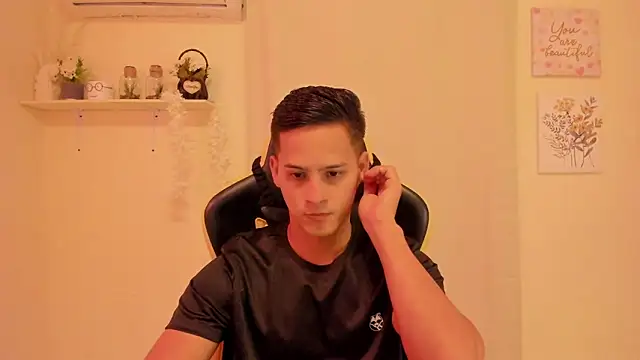 sexy andres01 online show from March 15, 12:17 am