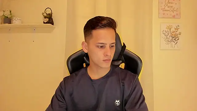 sexy andres01 online show from May 26, 2:04 pm