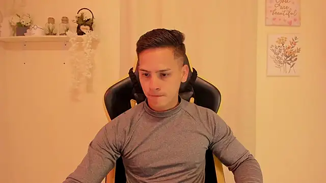 sexy andres01 online show from March 22, 1:12 pm