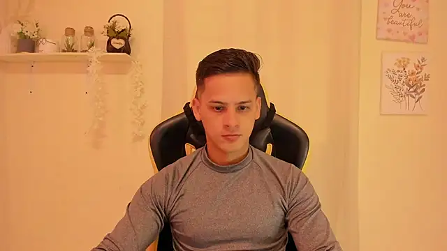 sexy andres01 online show from April 18, 1:57 pm