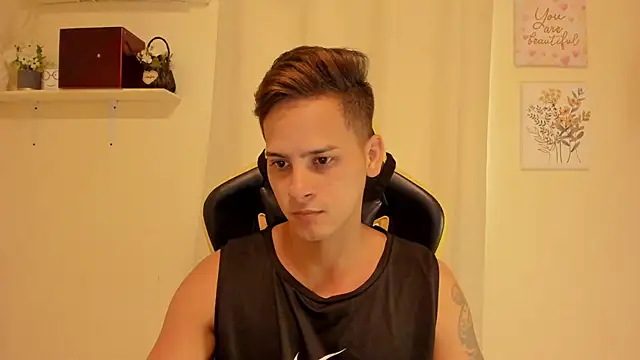 sexy andres01 online show from May 29, 3:51 pm