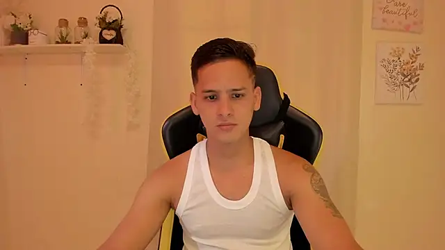 sexy andres01 online show from April 27, 1:42 pm