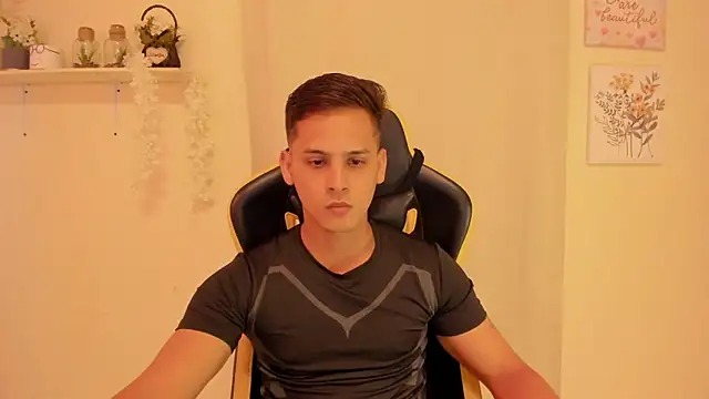 sexy andres01 online show from April 29, 3:32 am