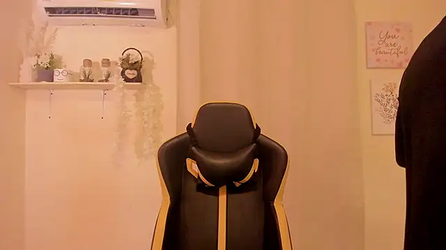 sexy andres01 online show from March 13, 5:01 am