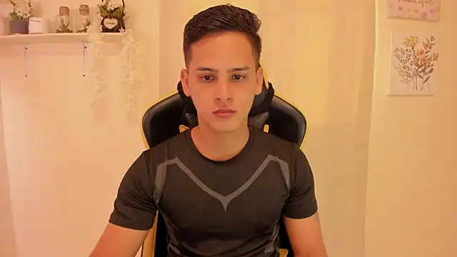sexy andres01 online show from April 12, 2:31 pm
