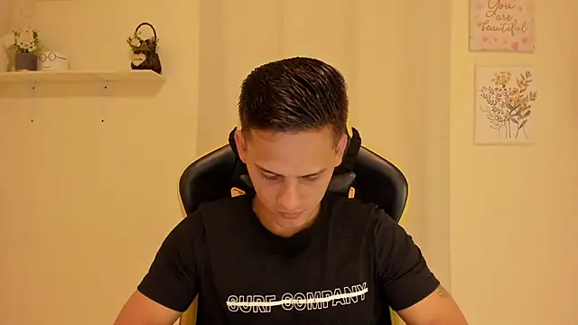 sexy andres01 online show from May 24, 7:03 pm