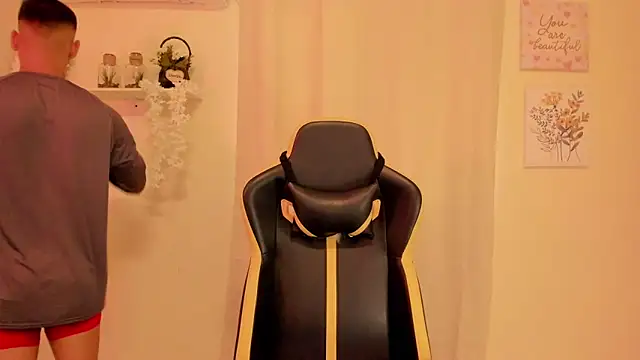 sexy andres01 online show from March 18, 1:35 pm