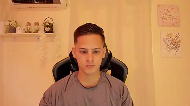 sexy andres01 online show from May 10, 1:36 pm