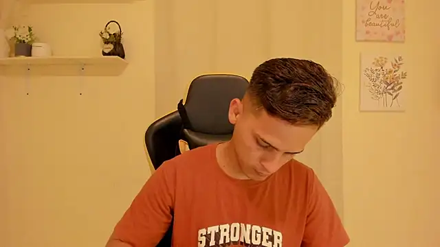 sexy andres01 online show from May 21, 9:34 pm