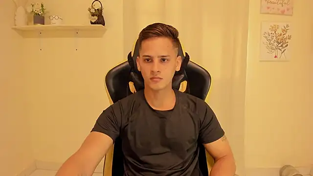 sexy andres01 online show from June 12, 2:15 pm