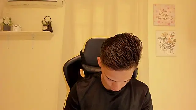 sexy andres01 online show from May 20, 1:41 pm