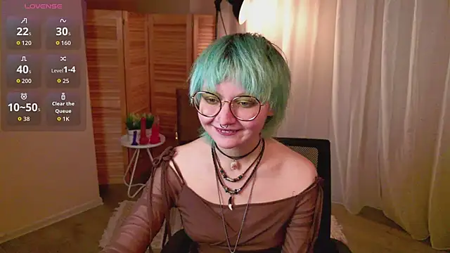 Snapshot of powderofgun chatting on April 28, 8:35 pm powderofgun online show from April 28, 8:35 pm