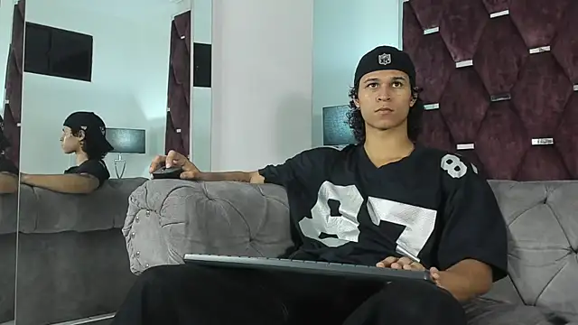 TonyBenedetti online show from March 28, 8:32 pm