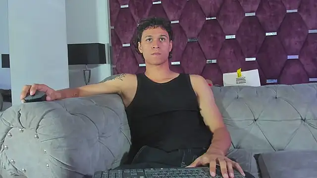 TonyBenedetti online show from June 18, 8:47 pm