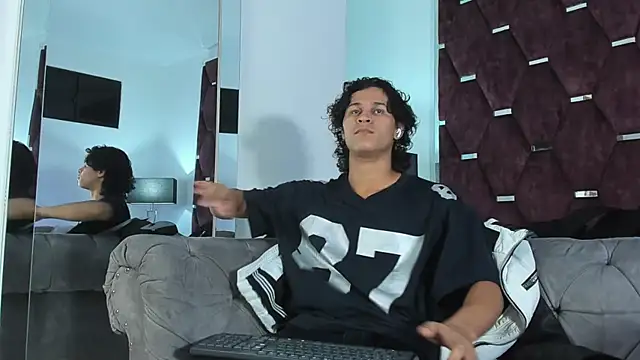 TonyBenedetti online show from March 29, 7:26 pm