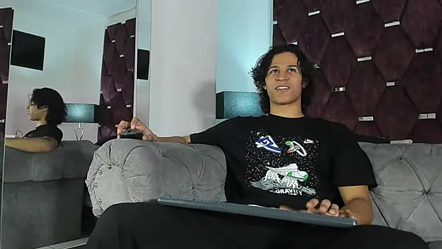 TonyBenedetti online show from April 8, 7:37 pm