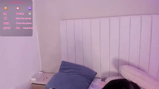 sophia walkett  online show from April 7, 2:19 pm