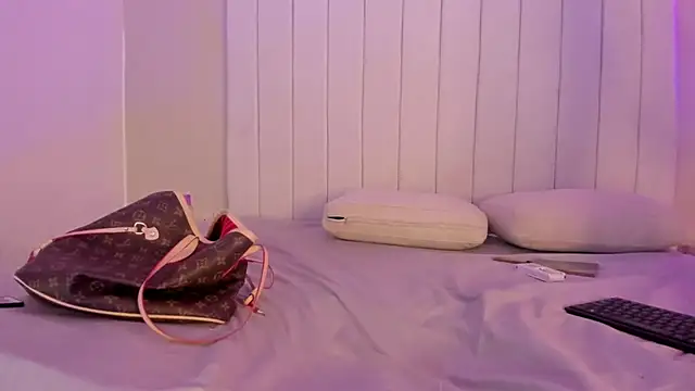 sophia walkett  online show from March 25, 1:54 pm