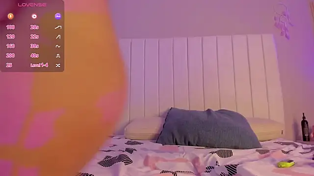 sophia walkett  online show from April 4, 2:23 pm