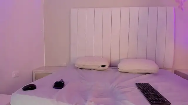 sophia walkett  online show from March 28, 2:07 pm