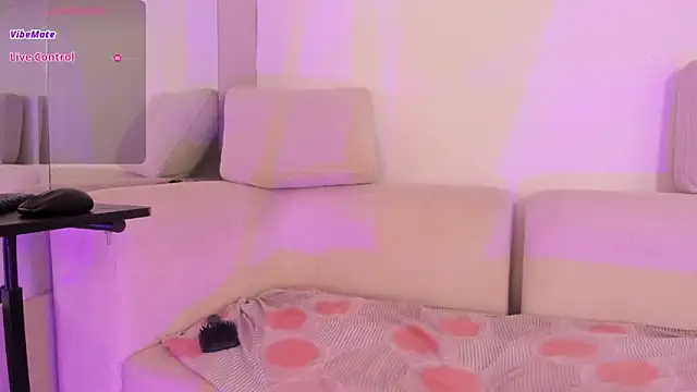 sophia walkett  online show from March 19, 2:06 pm