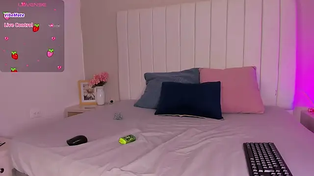 sophia walkett  online show from June 24, 2:48 pm