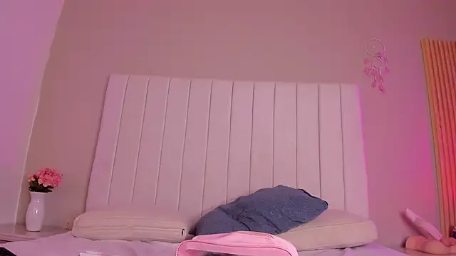 Snapshot of sophia_walkett_ chatting on April 18, 2:08 pm sophia walkett online show from April 18, 2:08 pm
