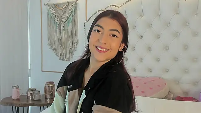 Snapshot of Sara_funy chatting on May 19, 11:39 am Sara funy online show from May 19, 11:39 am