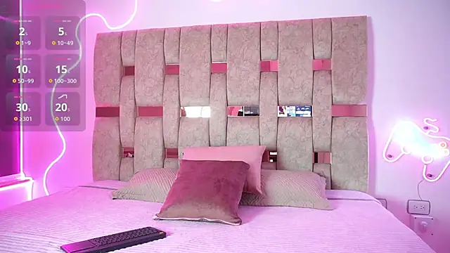 liasuaza online show from March 6, 11:49 am