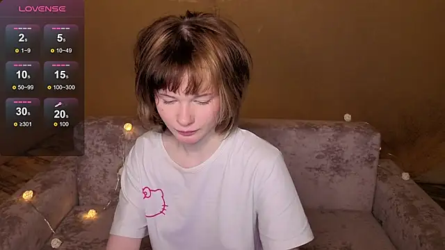 Snapshot of MikassaBowl chatting on February 25, 1:44 pm MikassaBowl online show from February 25, 1:44 pm