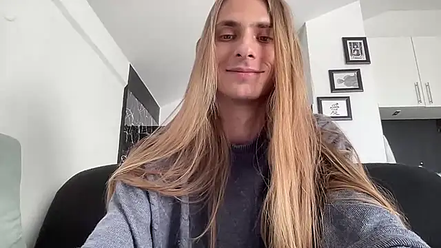 Snapshot of mi_chyort chatting on February 28, 1:11 pm mi chyort online show from February 28, 1:11 pm