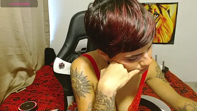 Divinejewel69 online show from March 28, 7:59 pm