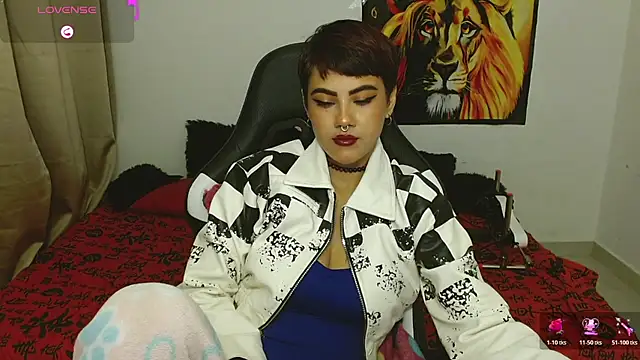 Divinejewel69 online show from March 26, 9:40 am