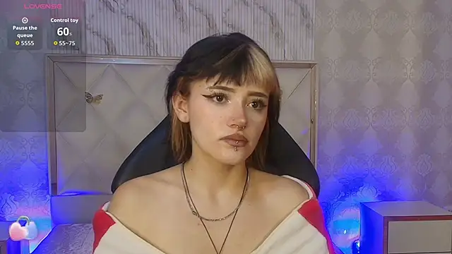 Snapshot of Cloee_tay1 chatting on July 1, 11:32 am Cloee tay1 online show from July 1, 11:32 am
