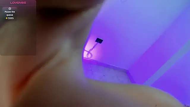 Snapshot of goldencurly_18 chatting on March 2, 12:56 pm goldencurly 18 online show from March 2, 12:56 pm