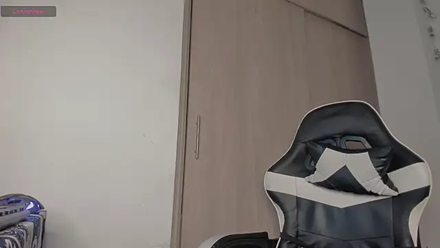 Axel  Blaze online show from April 16, 12:39 pm