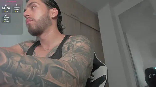 Snapshot of Axel__Blaze chatting on June 24, 1:32 pm Axel Blaze online show from June 24, 1:32 pm