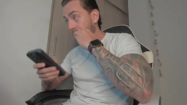 Axel  Blaze online show from April 8, 12:17 pm