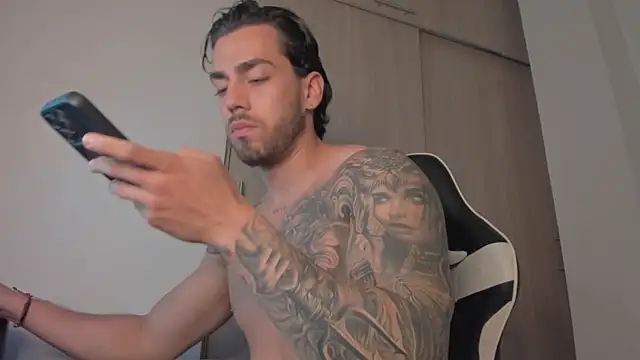 Axel  Blaze online show from May 25, 1:21 pm