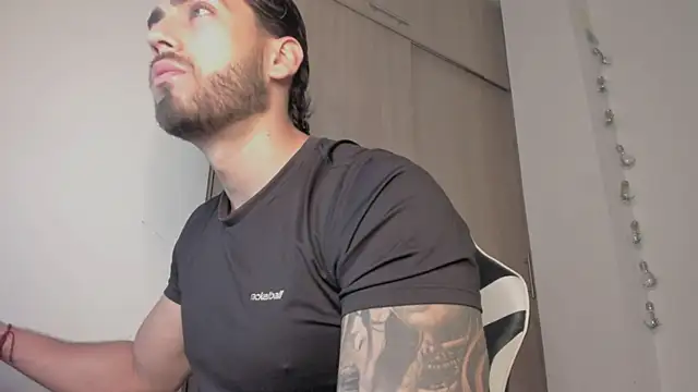 Axel  Blaze online show from April 20, 1:03 pm