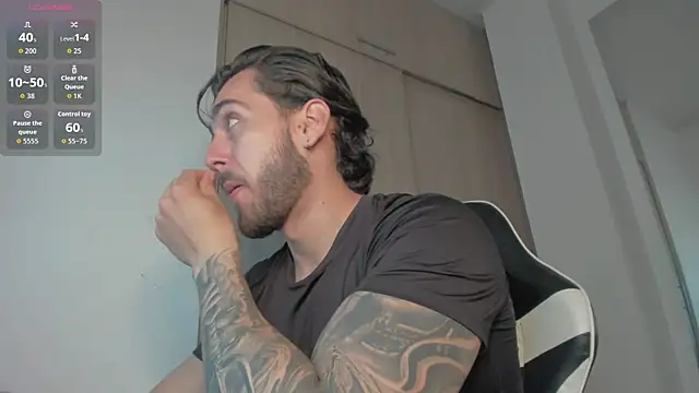 Snapshot of Axel__Blaze chatting on June 15, 1:22 pm Axel Blaze online show from June 15, 1:22 pm