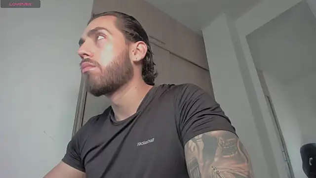 Snapshot of Axel__Blaze chatting on June 19, 1:50 pm Axel Blaze online show from June 19, 1:50 pm