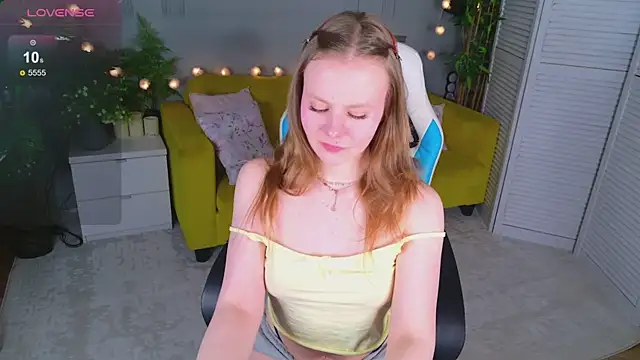 Sophie Peach  online show from May 25, 2:49 pm