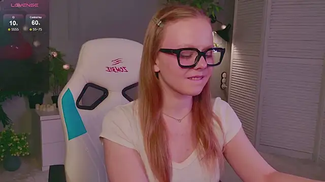Sophie Peach  online show from April 24, 2:30 pm