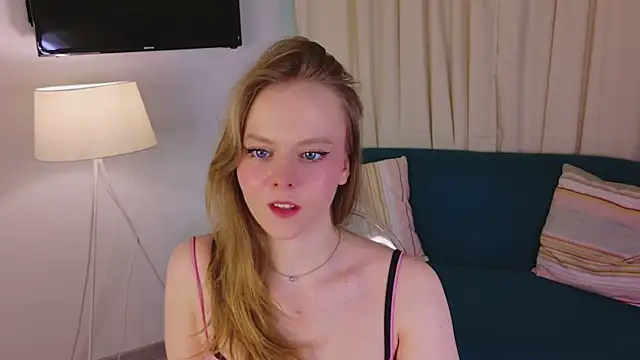 Sophie Peach  online show from March 3, 2:13 pm